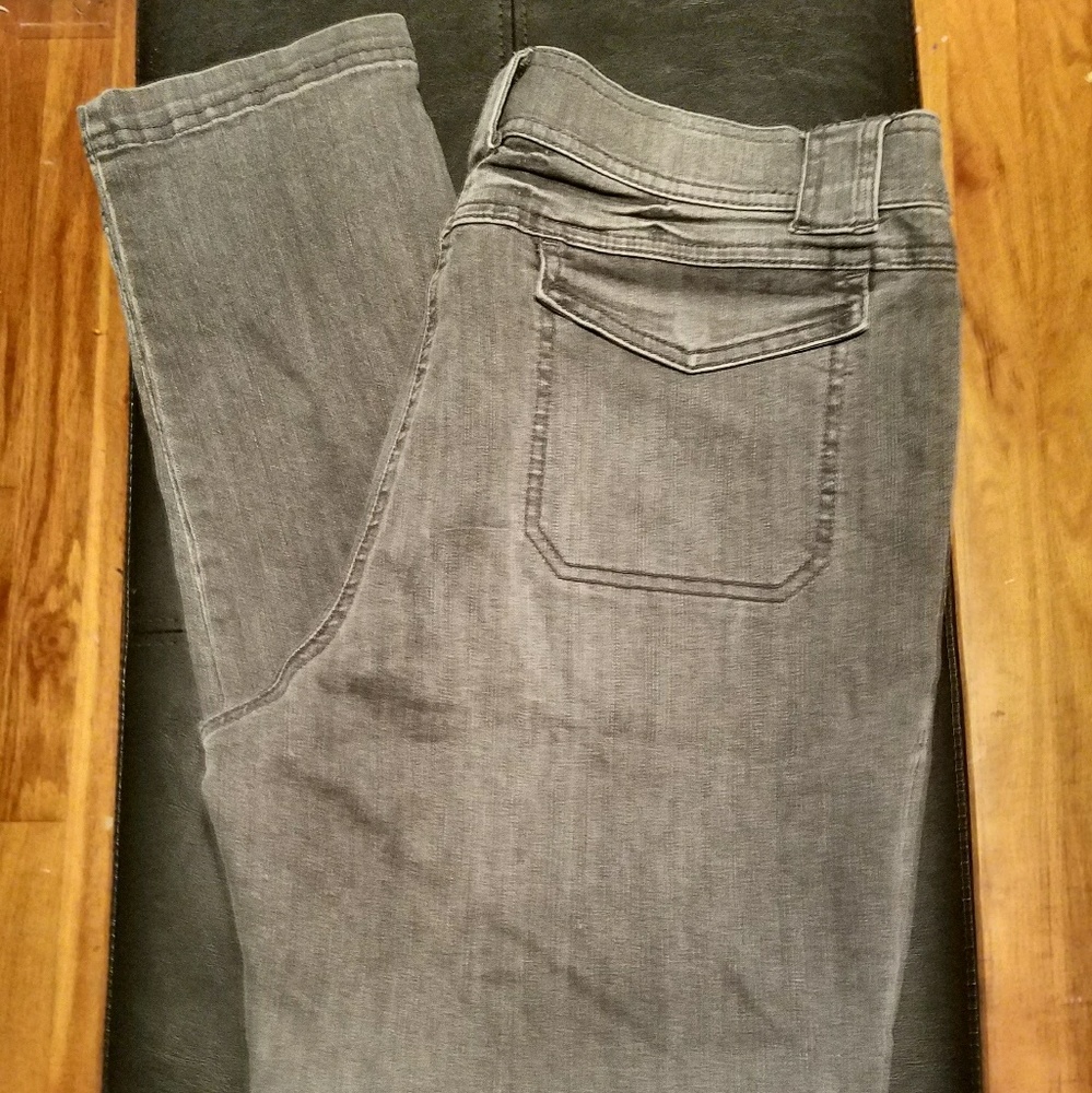 ** SOLD **: NY&Co Jegging Size 12