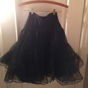 Black Petticoat, Small