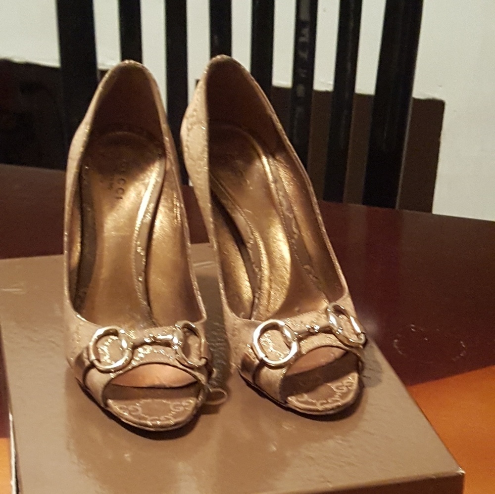 Authentic Brown Gucci open toes pumps