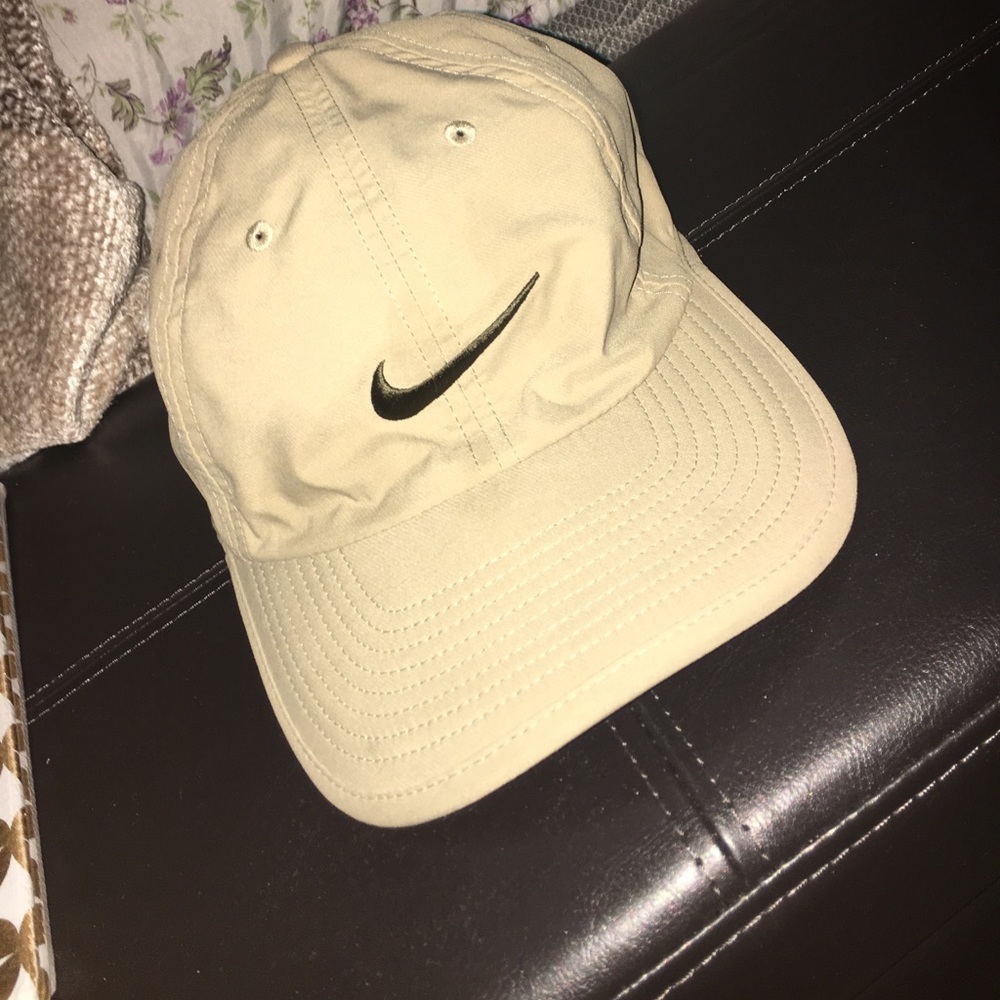 Beige tan Nike hat