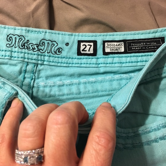 🐬Miss Me Shorts - Picture 4 of 7