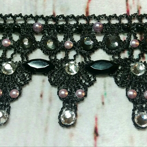 Black lace cuff bracelet - Picture 2 of 4