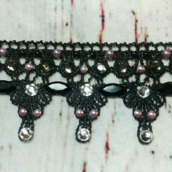 Black lace cuff bracelet - Picture 3 of 4
