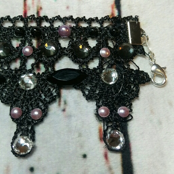 Black lace cuff bracelet - Picture 4 of 4