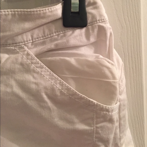 White Roxy shorts - Picture 3 of 4