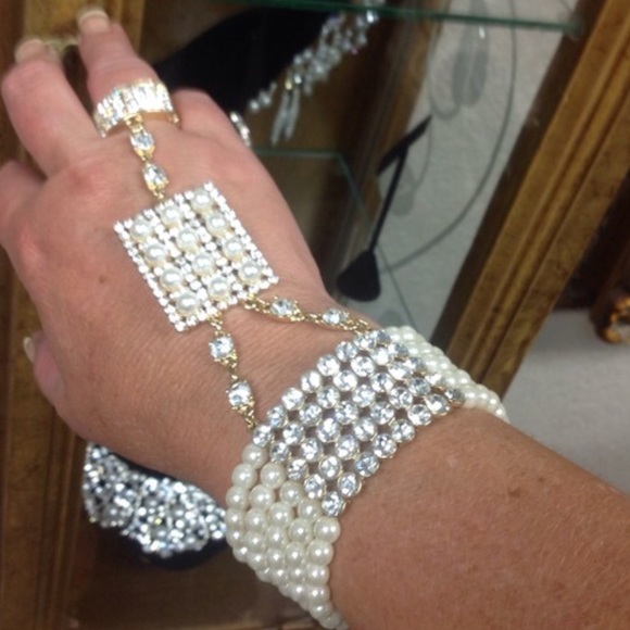 Pearl & Rrhinestone Bracelet w/ Ring Set - Picture 6 of 7