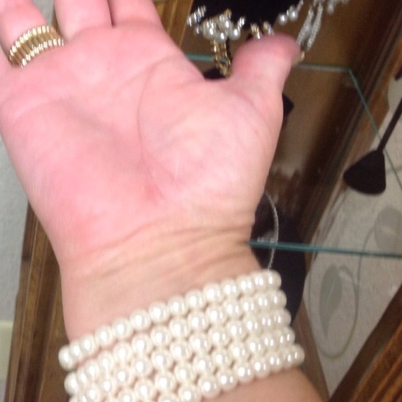 Pearl & Rrhinestone Bracelet w/ Ring Set - Picture 7 of 7