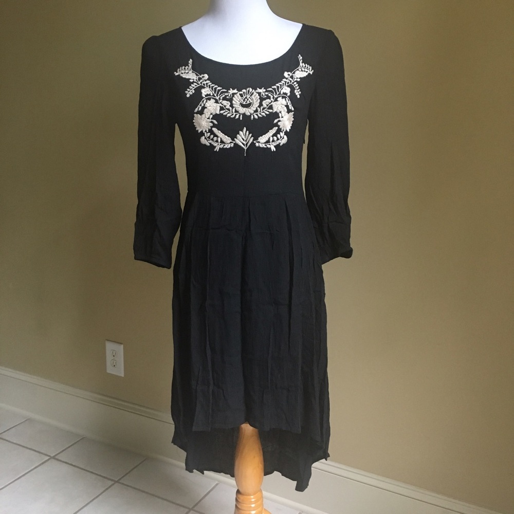 NEW BLACK EMBROIDERED HIGH-LOW DRESS