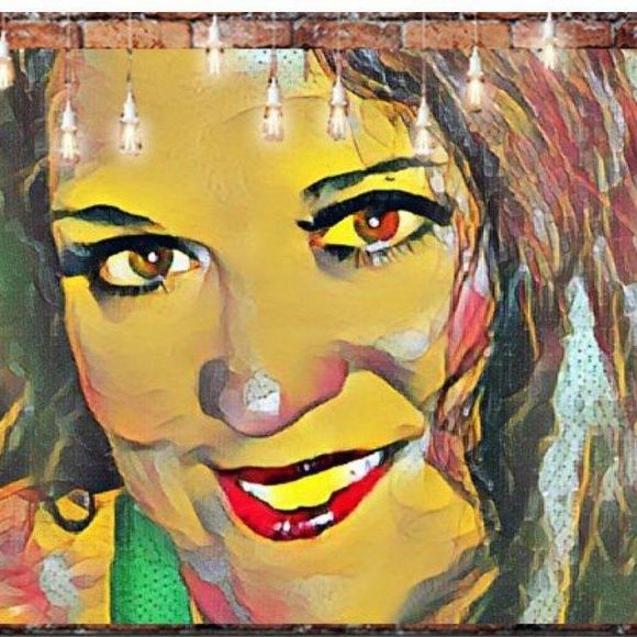 Meet your Posher, Laurie - Picture 1 of 1