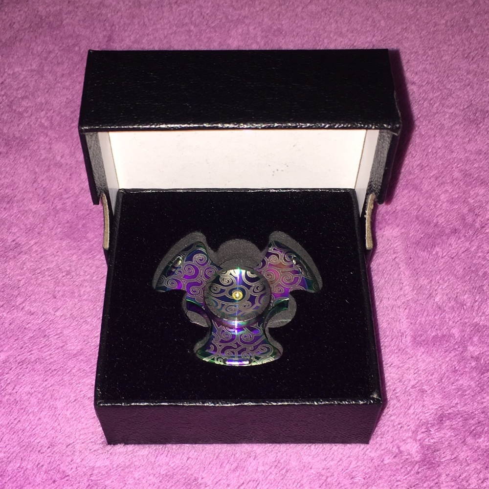 HAND MADE MULTI COLORED SPINNER