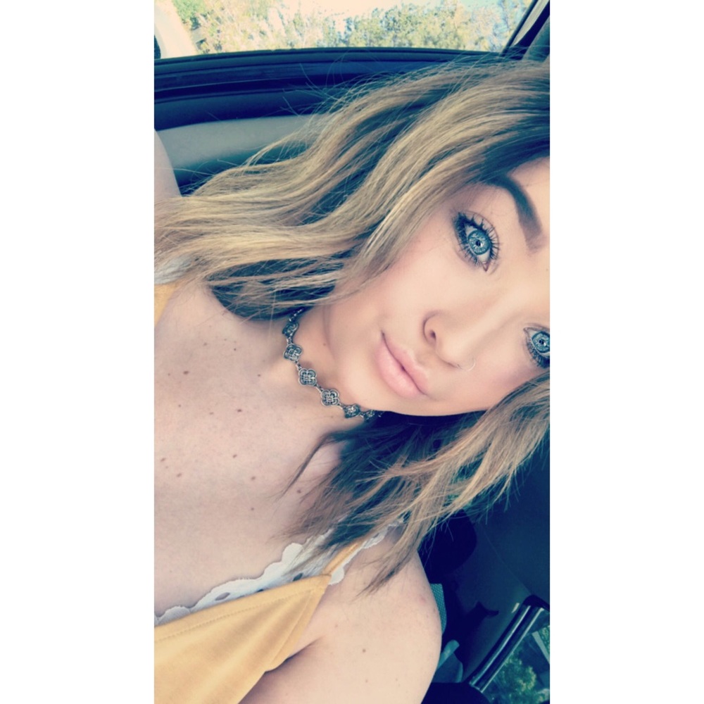 Meet your Posher, Cassandra