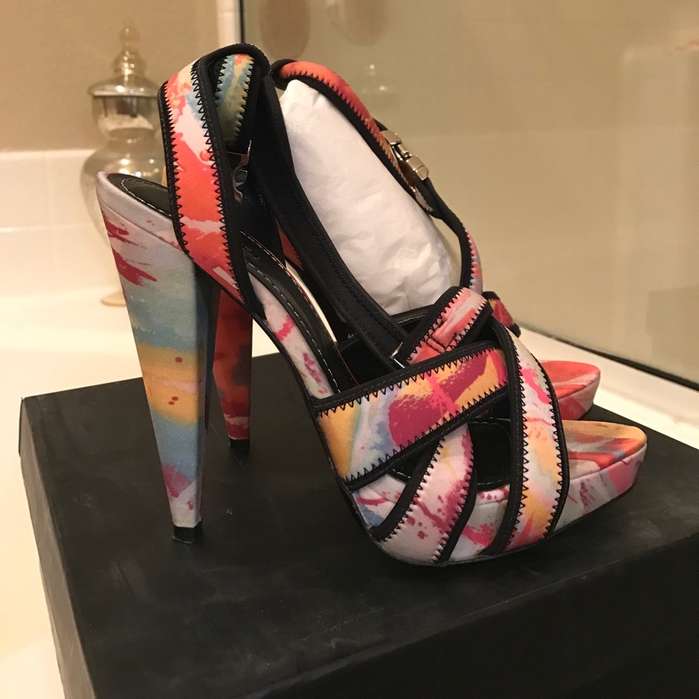 Report signature neon sandals size 8.5