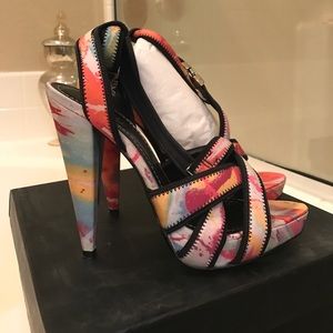 Report signature neon sandals size 8.5