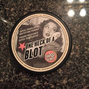 One Heck Of A Blot, Translucent Powder. Soap&Glory