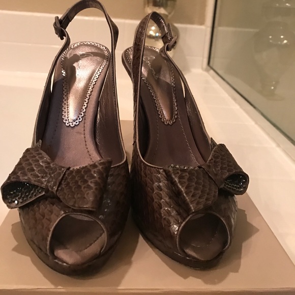 Bourne Peony Chocolate sandals with sequins bow - Picture 2 of 4