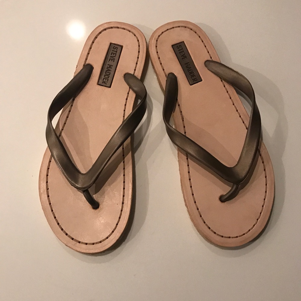 Steve Madden leather sole gold flip flops size 10
