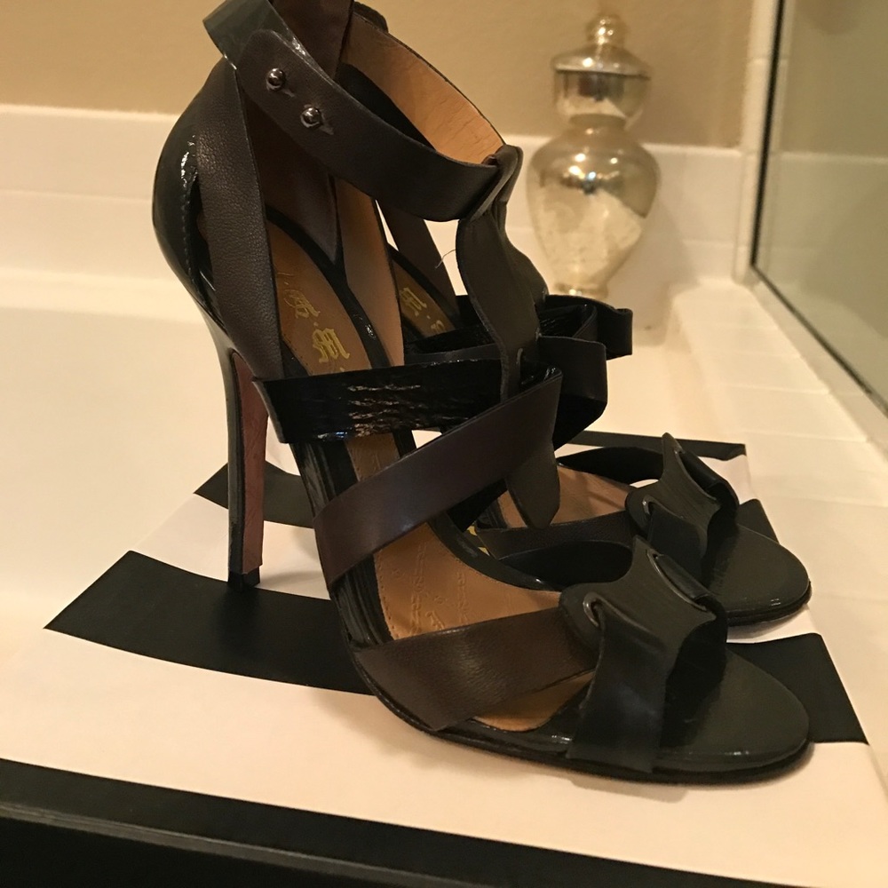 l.A.M.B hunter green and brown sandals