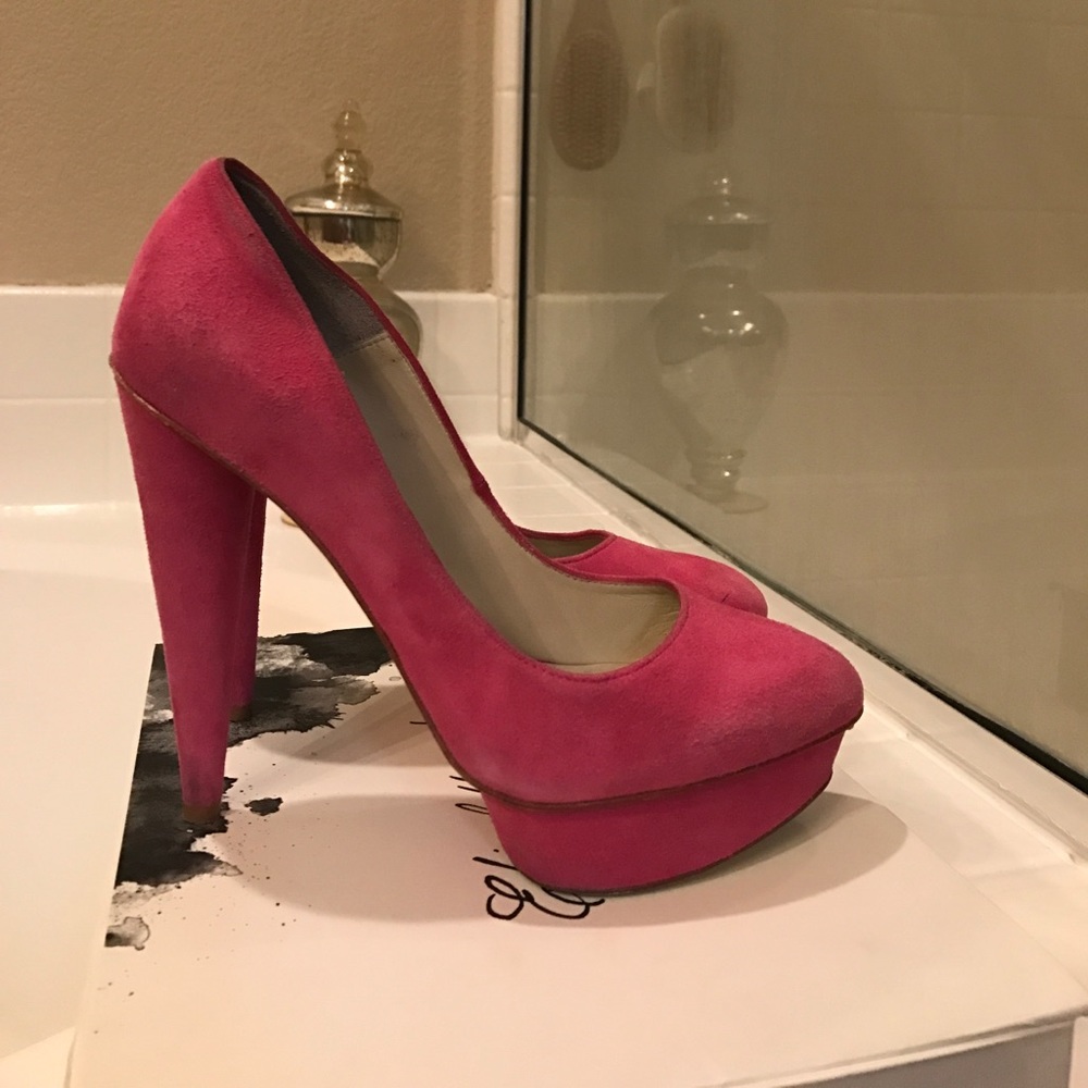 Vintage Elizabeth and James suede pumps