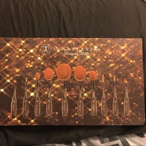 Oval Makeup Brush Set