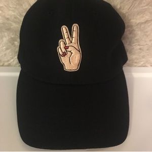 Dad hat w/ peace sign ✌️