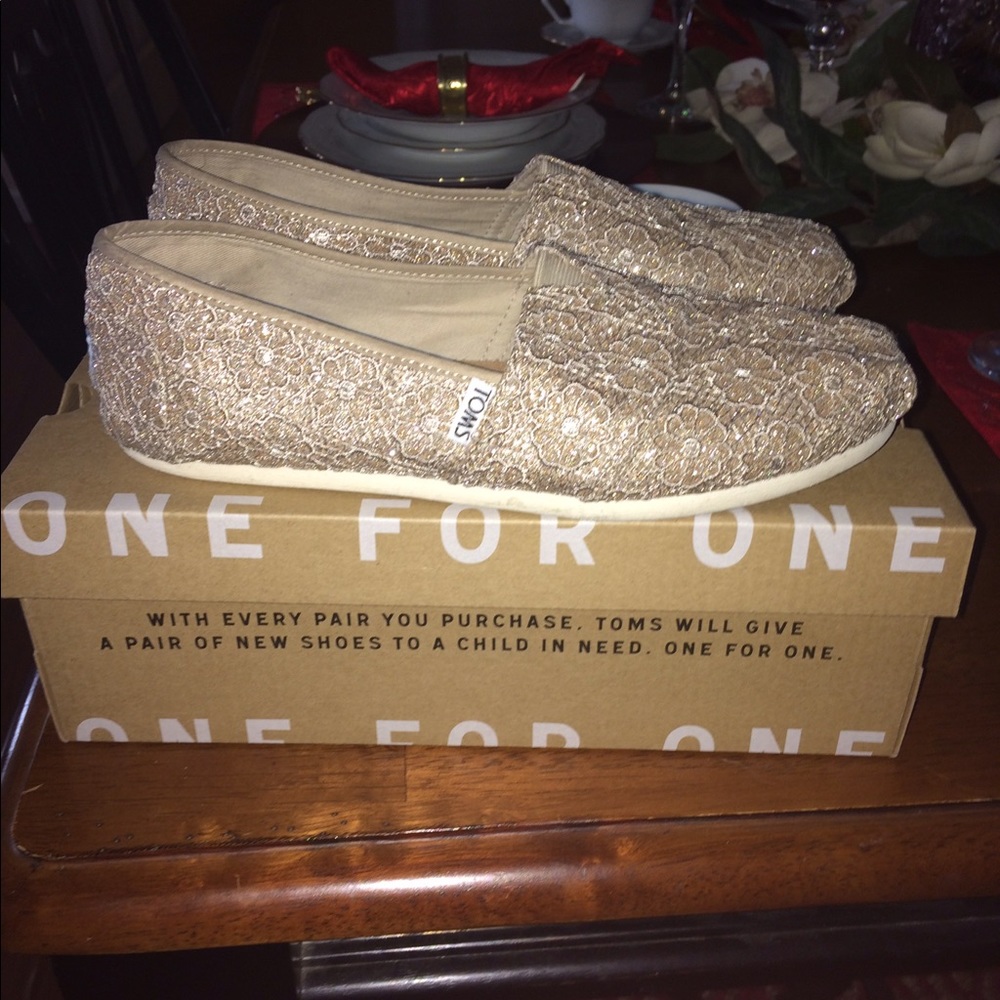 Toms size 8.5