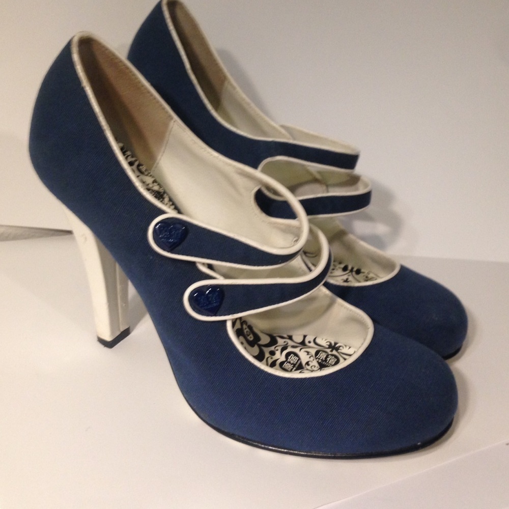 Harajuku Heels Lindsey mismatch sizes rght 8 lft 9