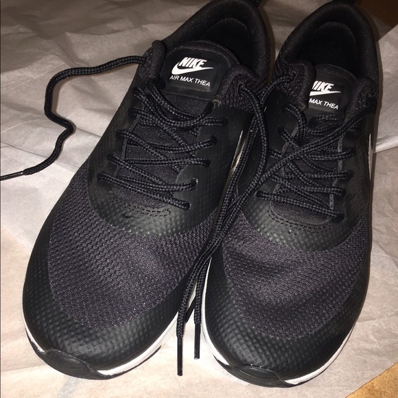 Nike shoes - Picture 2 of 4