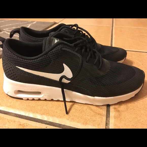 Nike shoes - Picture 3 of 4