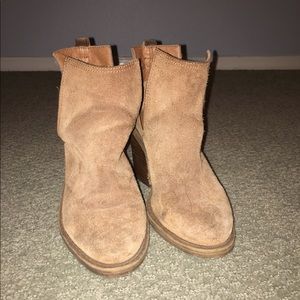Steve Madden tan booties