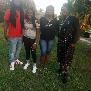 Meet your Posher, Nikia