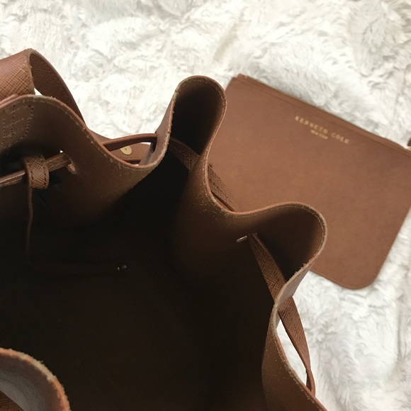 k e n n e t h  c o l e • bucket bag - Picture 3 of 9