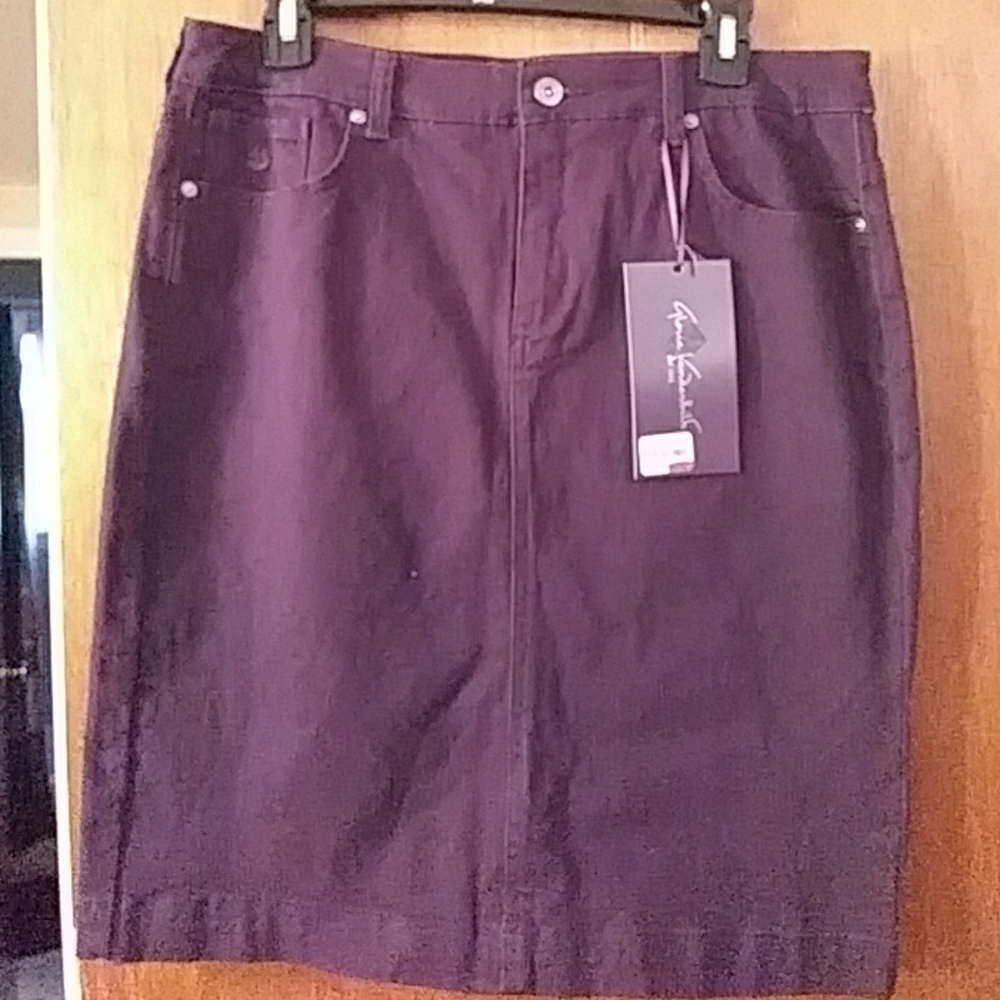 Gloria Vanderbilt jean skirt