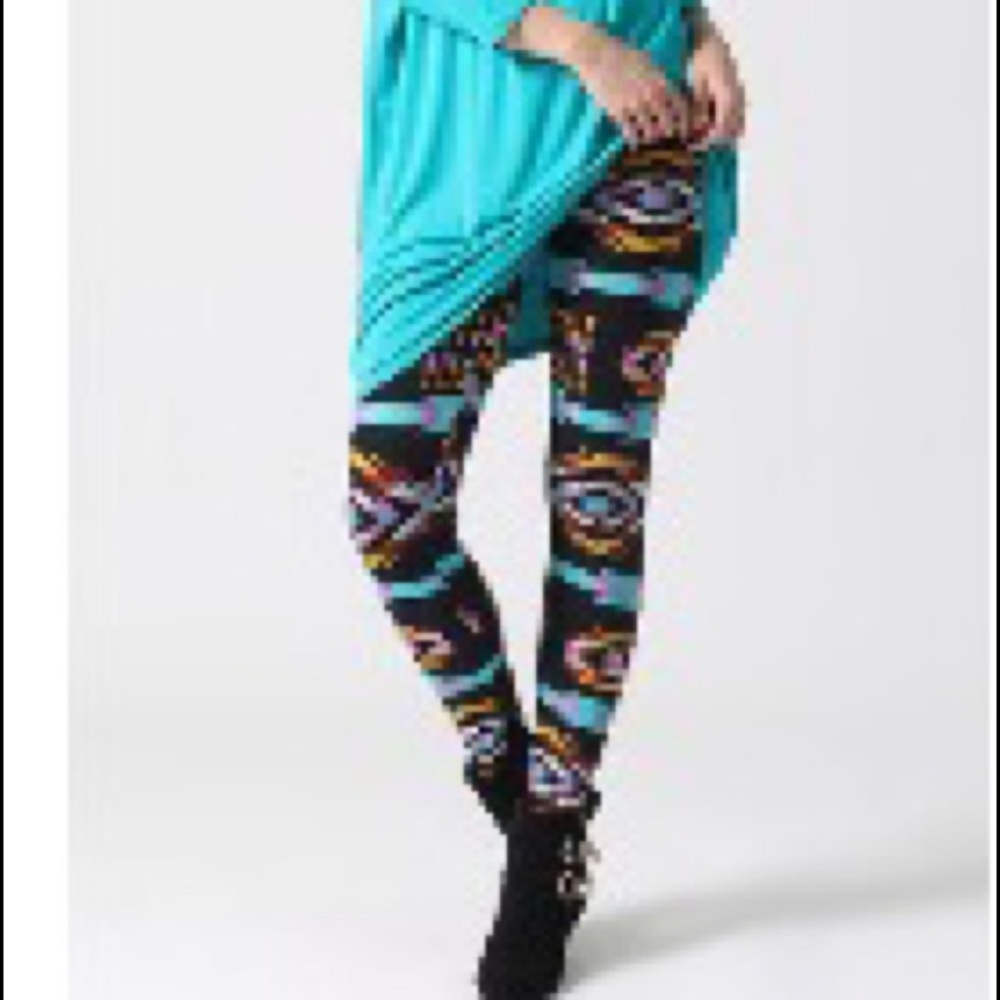 Aqua and yellow geometric design leggings