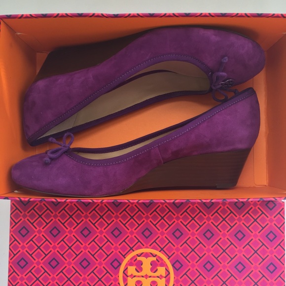 NWB Tory Butch Chelsea Suede 45 mm Wedges - Picture 5 of 5