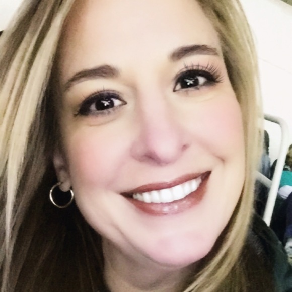 Meet your Posher, Corinne - Picture 2 of 6