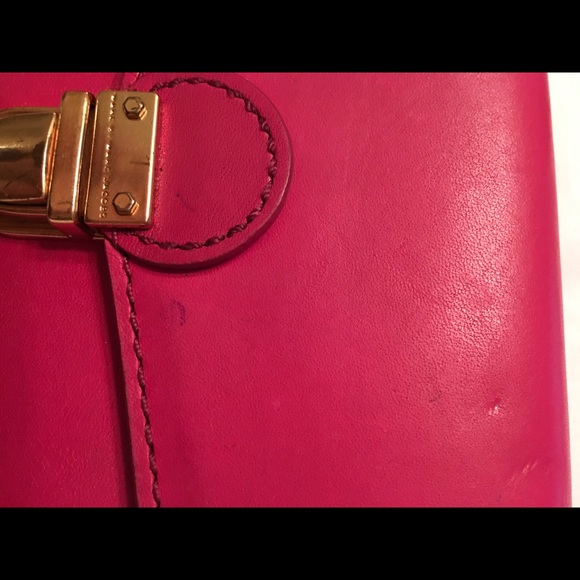 Happy fuschia wallet by Marc Jacobs🌺