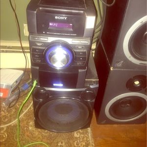 Sony system radio with speakers