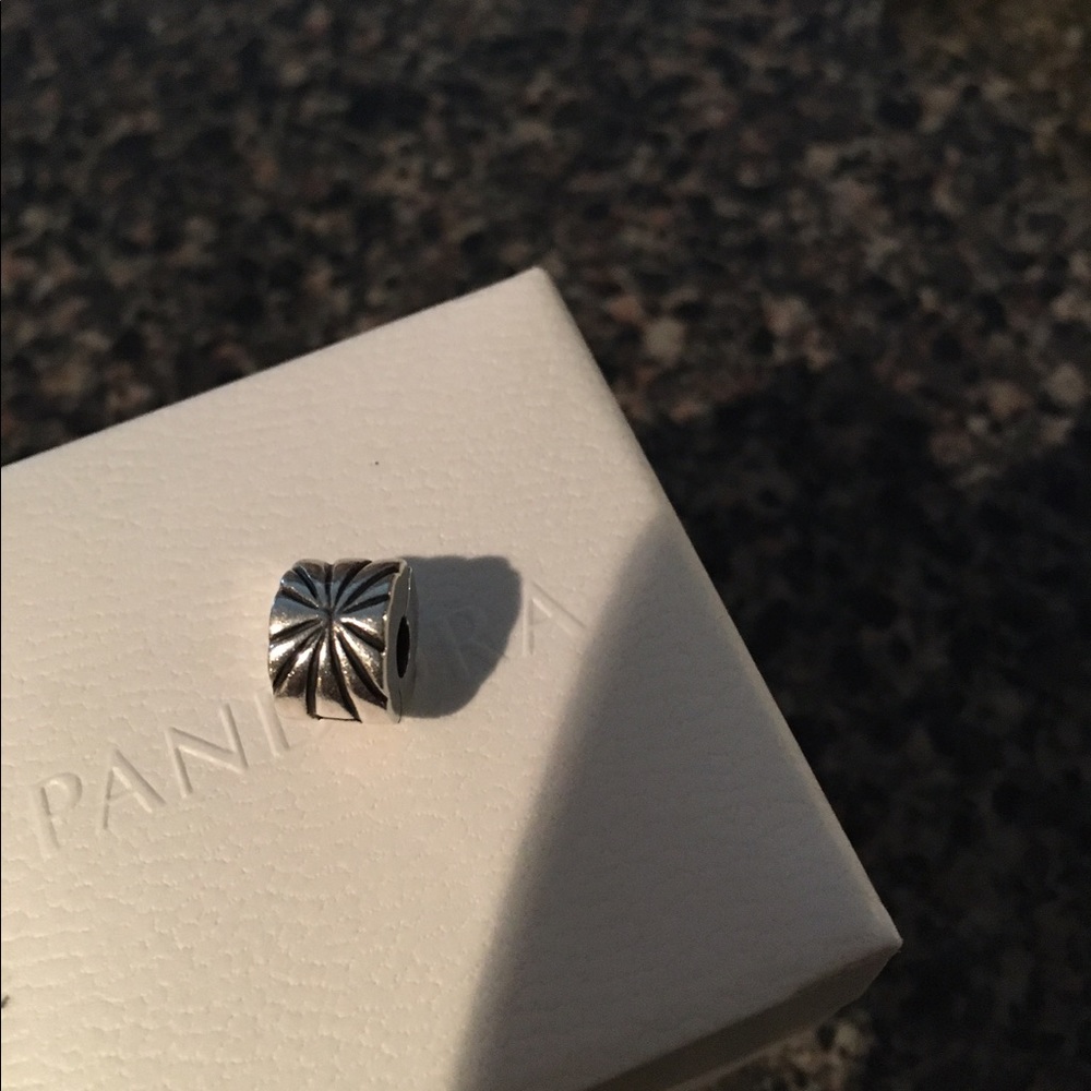 Pandora starburst clip