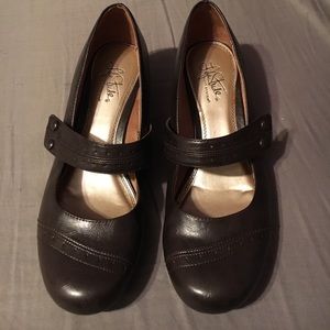 Life stride Mary Jane shoes size 10