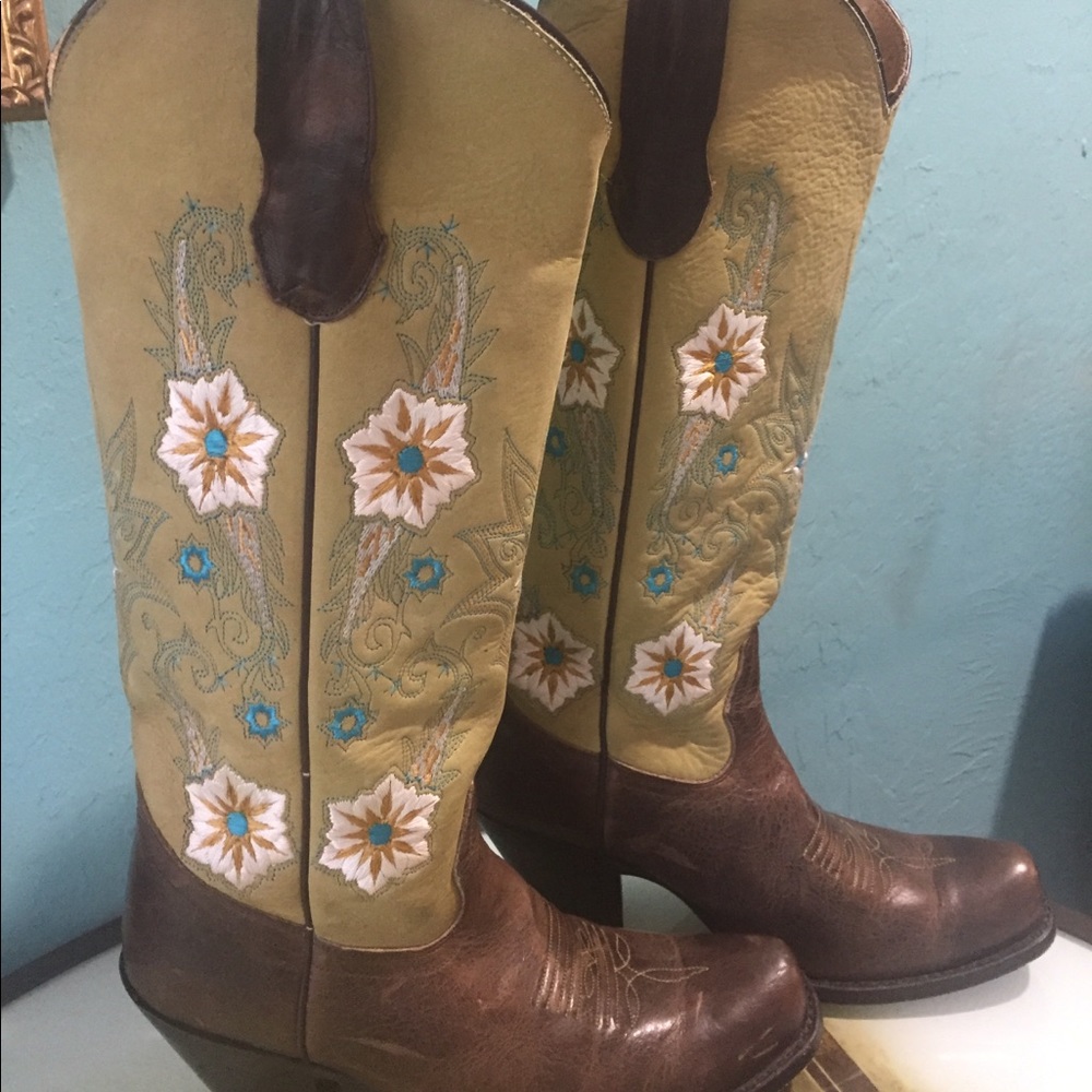 Fabulous cowboy boots from Double H Senora Size 6