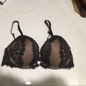 Victoria's Secret Bombshell black lace bra 32C