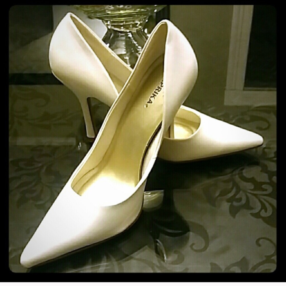 Pure white stilettos 4 inch heel 🌟✨