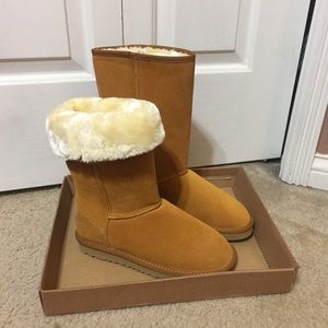 IN BOX - BRAND NEW UGGS