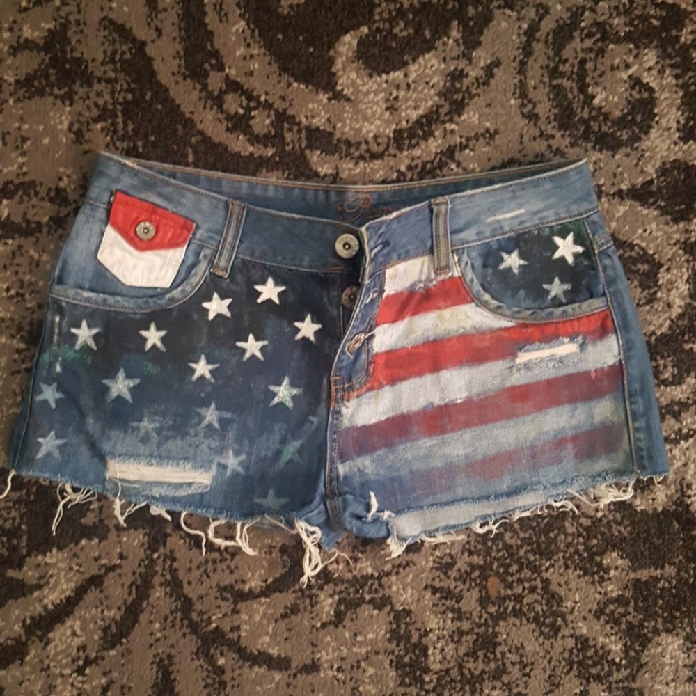 🚫 sold🚫 of a kind Piana cut off red white&blue