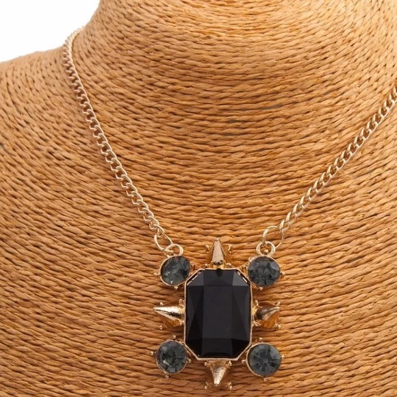 Jewelry - Occidental style rivet necklace