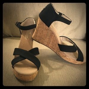 NWOT - TOMS Sienna Wedges