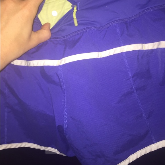 Lululemon blue with white piping shorts - Picture 4 of 4