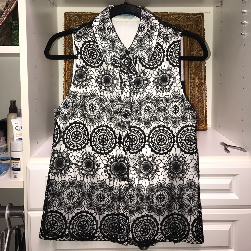 Alice &a olivia top. Black and white lace