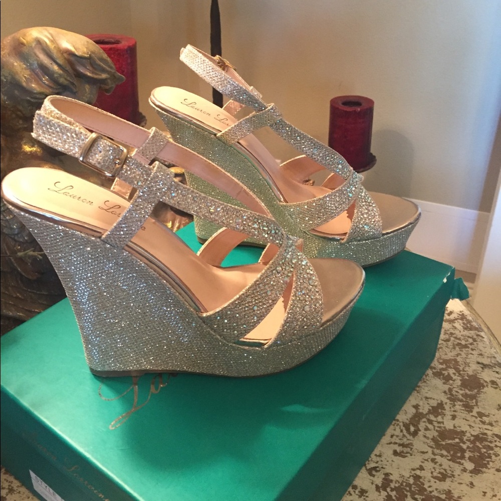 81/2 crystal wedges new