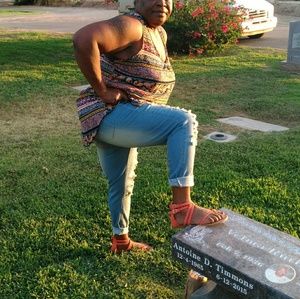 Meet your Posher, Ora